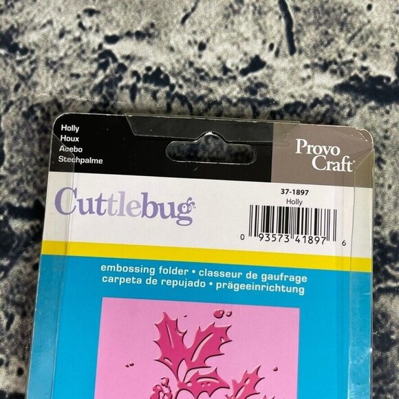 CUTTLEBUG Holly And Berries Embossing Folder - Picture 5 of 6